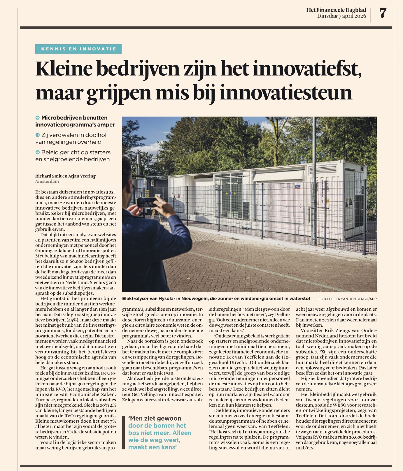 Krantenpagina uit Het Financieele Dagblad van 7 april 2026 met de kop "Kleine bedrijven zijn het innovatiefst, maar grijpen mis bij innovatiesteun", gebaseerd op een analyse van Innovatiespotter.